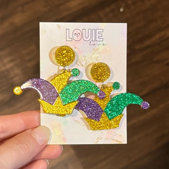 louie love Jewelry - Acrylic Mardi Gras Hat Earrings